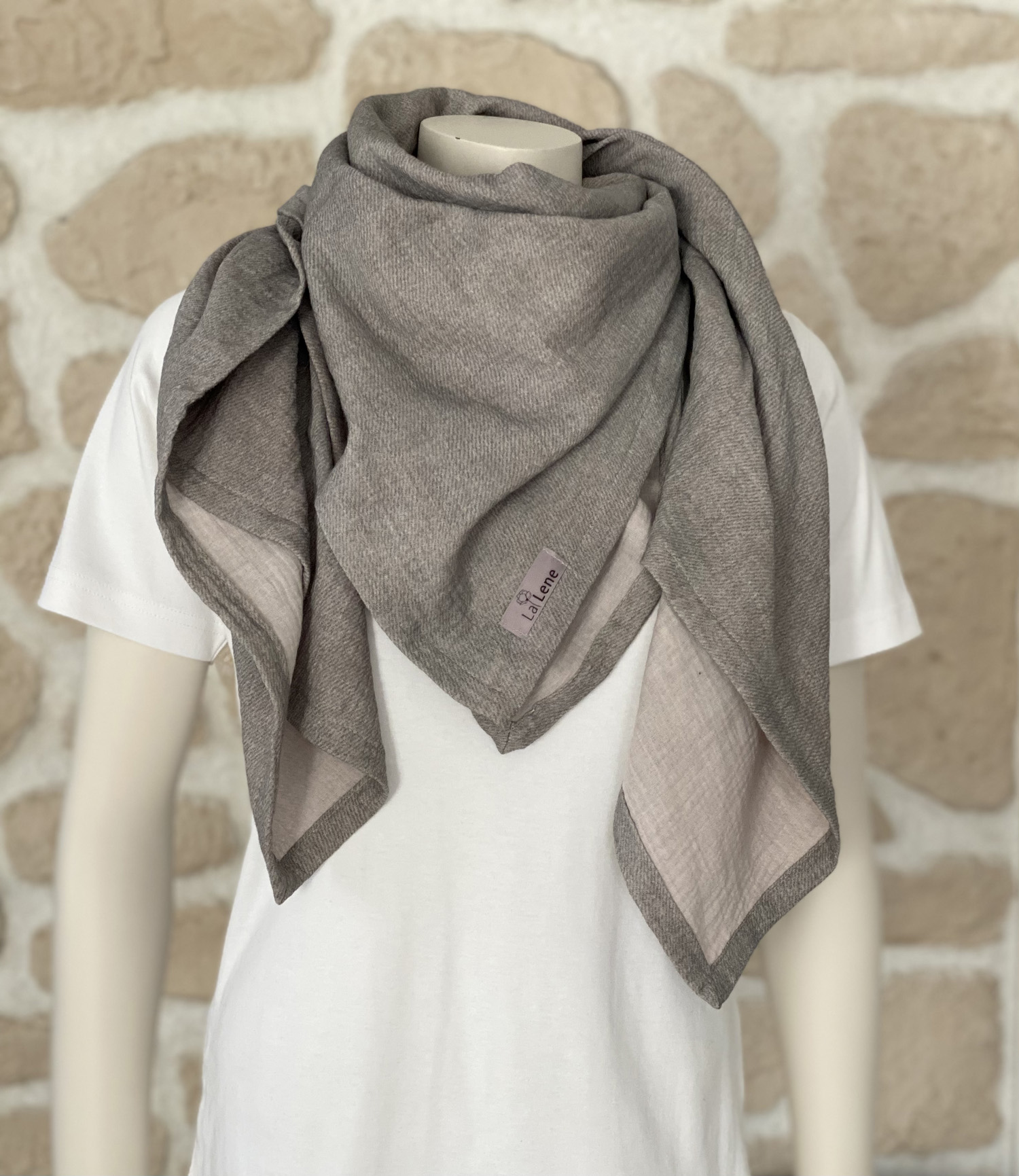 Musselinschal-sand-auf-Büste